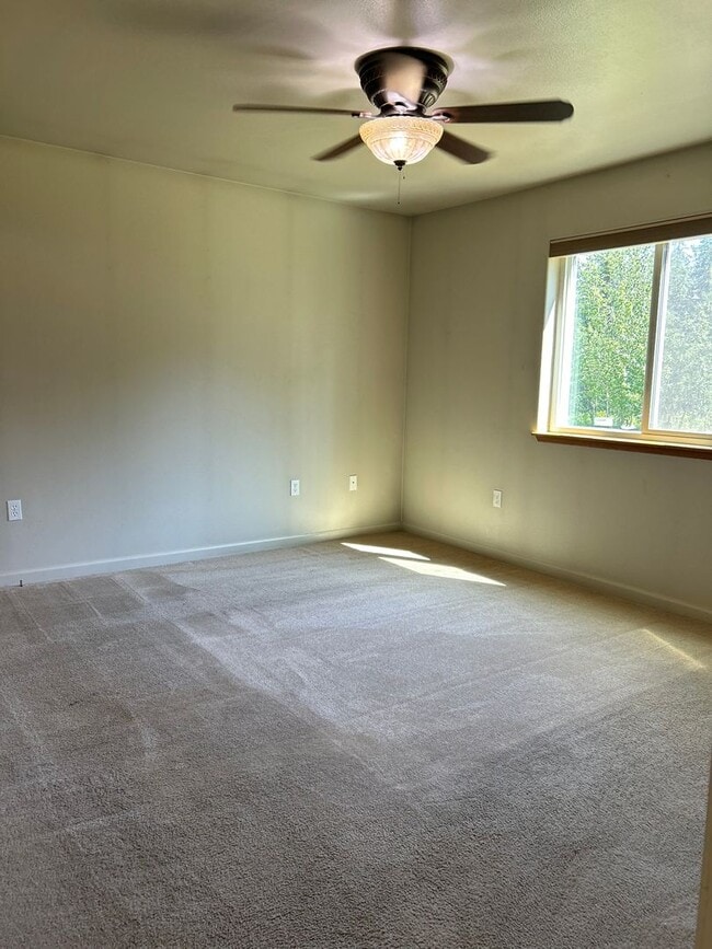 Building Photo - Century 21 Gold Rush - 3 bed, 2 bath (North Pole)