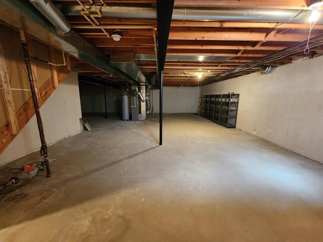 Building Photo - 1880 N Kenwyck Dr