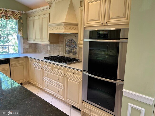 Building Photo - 10220 Cedar Pond Dr