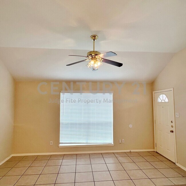 Building Photo - Nice 3/2/1 Duplex in Crowley ISD For Rent!