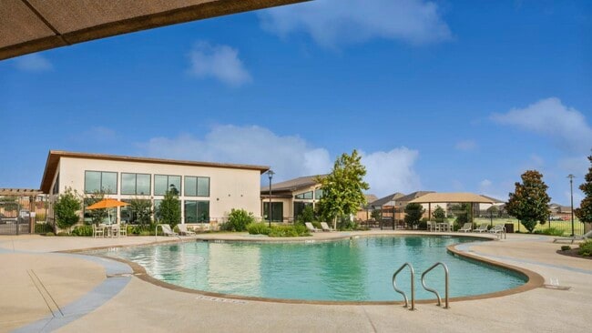 Building Photo - Saddle Creek