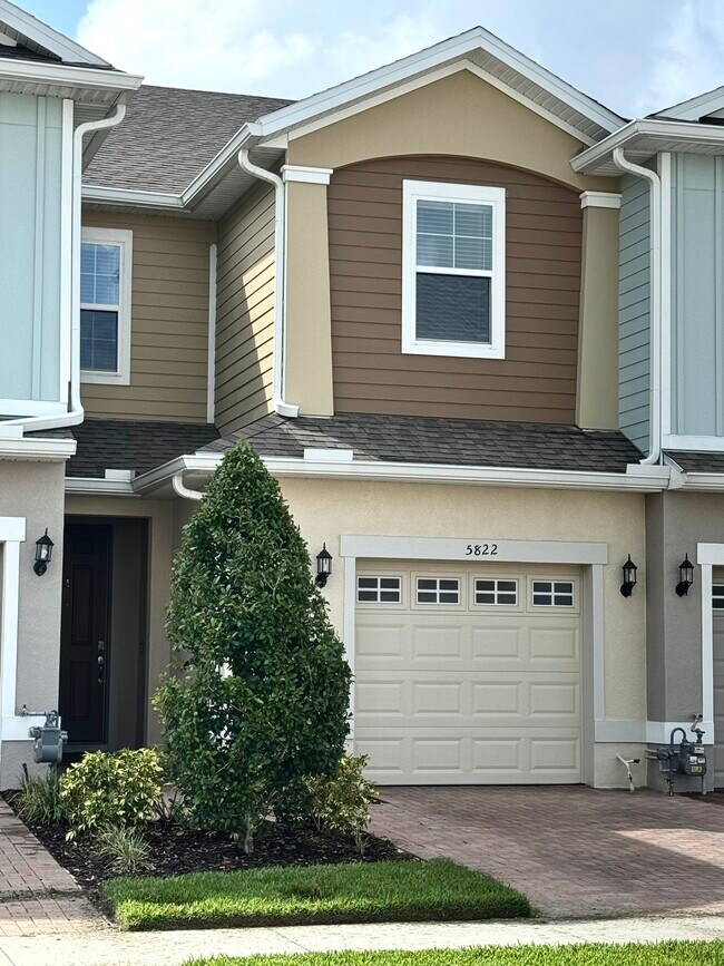 Primary Photo - 5822 Spotted Harrier Wy