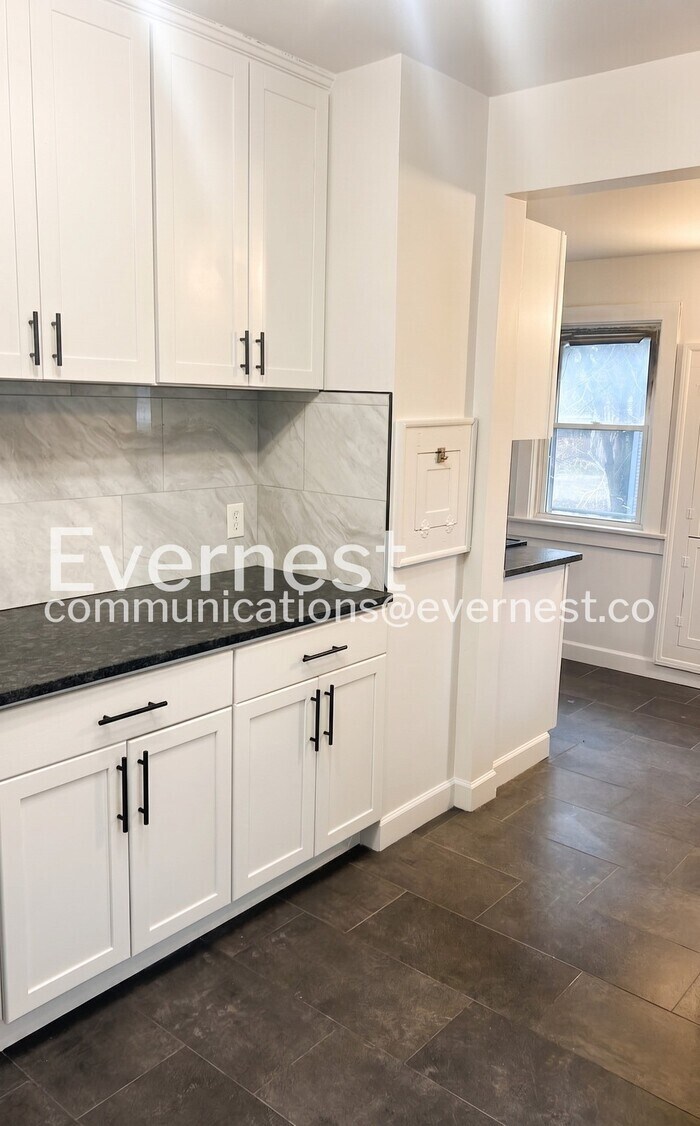 Building Photo - 2730 Elliott Ave