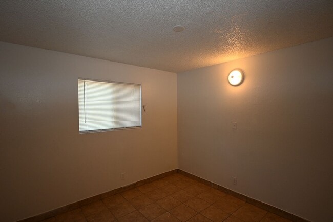 Building Photo - 2301 Stewart Ave