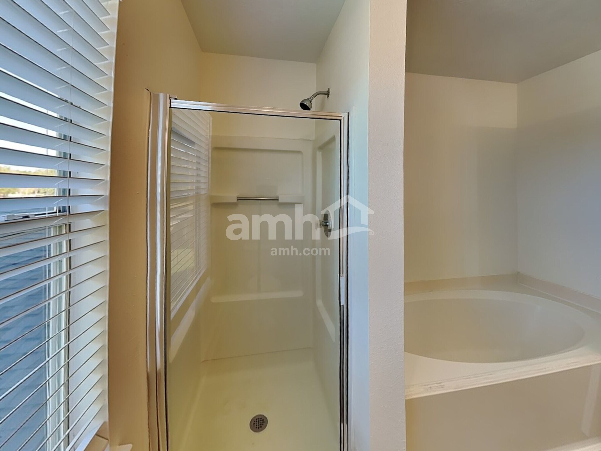 Building Photo - 5011 Westfield Village Dr