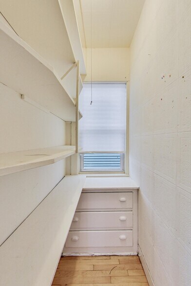 Building Photo - 1521 W Nelson St