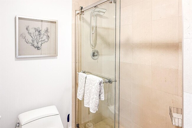 Building Photo - 2110 N Ocean Blvd