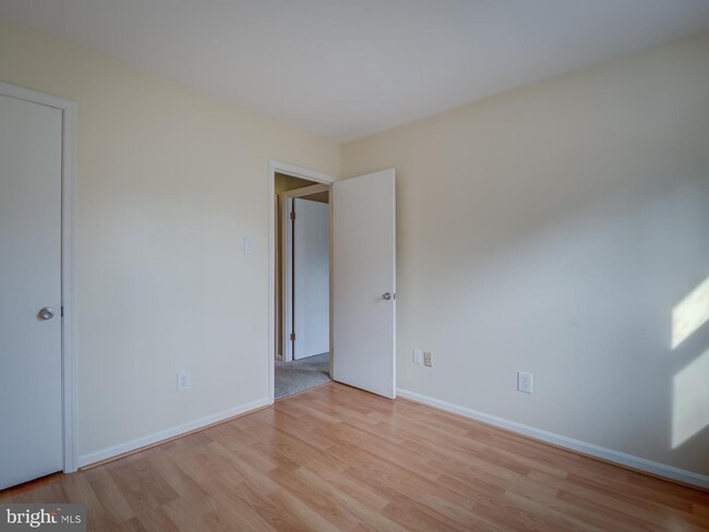 Building Photo - 8203 Stationhouse Ct