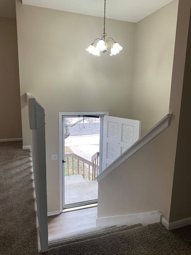 Building Photo - ***Available Immediately***Remodeled 4 Bedroom / 1.5 Bath Duplex