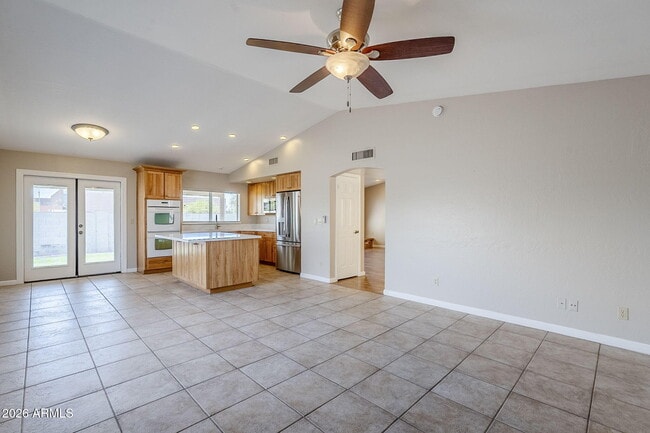 Building Photo - 7707 S Kenwood Ln