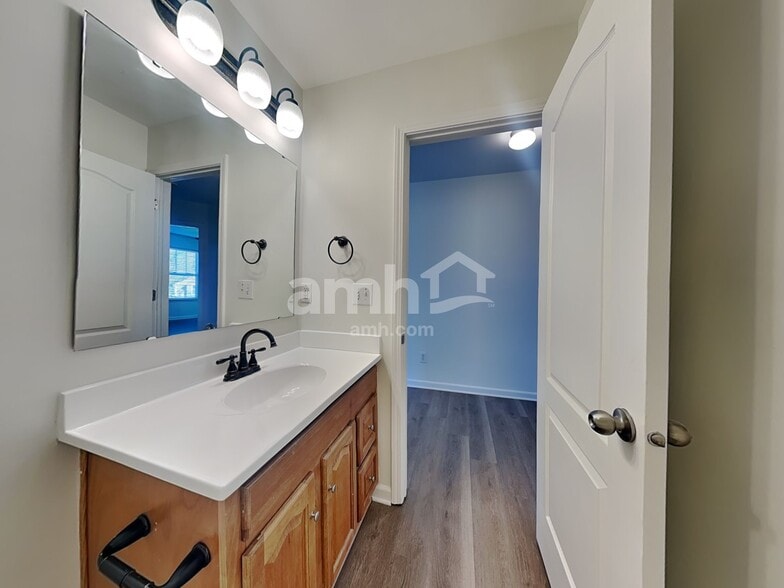 Building Photo - 113 N Cromwell Dr