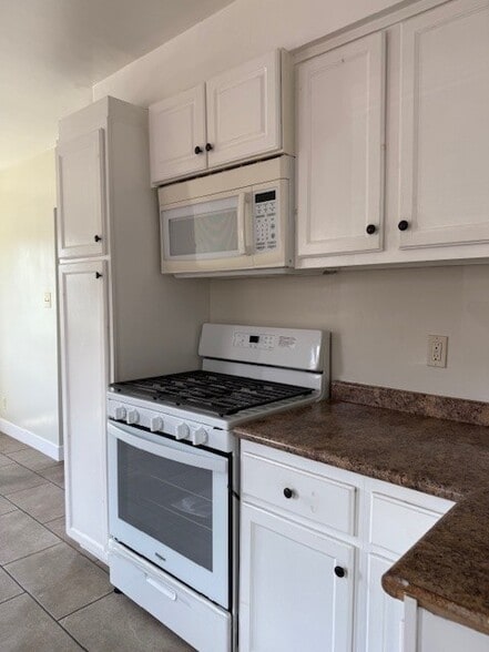 Building Photo - 4453 W 131st St