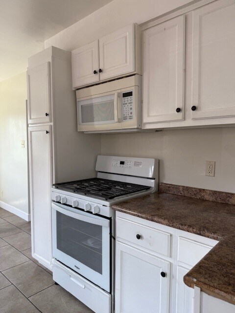 Building Photo - 4453 W 131st St