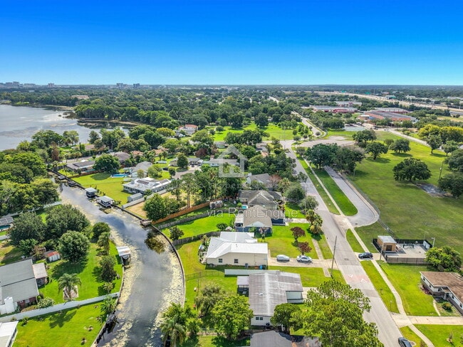 Building Photo - 2705 Gulfstream Rd