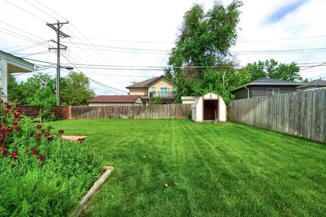 Building Photo - 2 Bedroom single family home in Denver