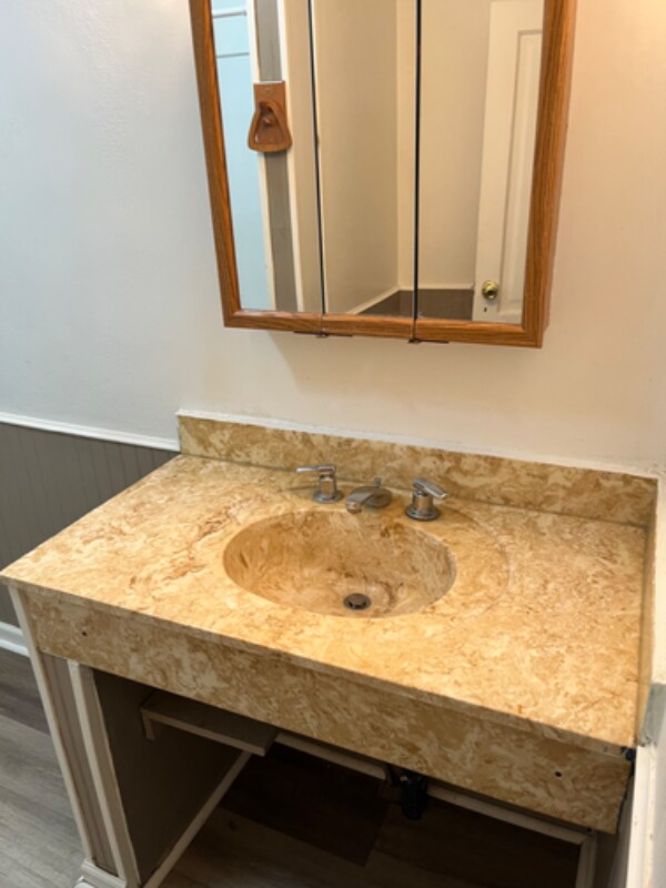 Building Photo - 458 Main St