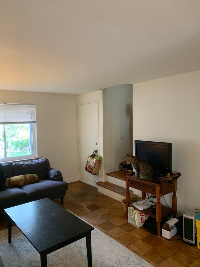 Building Photo - 2617 Madison Rd