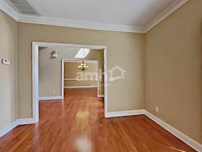 Building Photo - 731 Langley Farms Dr