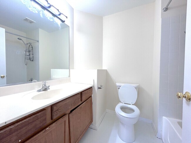 Building Photo - 2223 Periwinkle Ln
