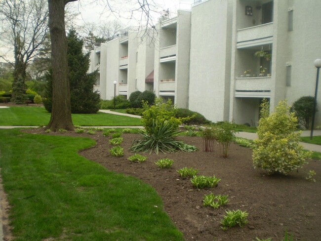 Primary Photo - 452 River Rd