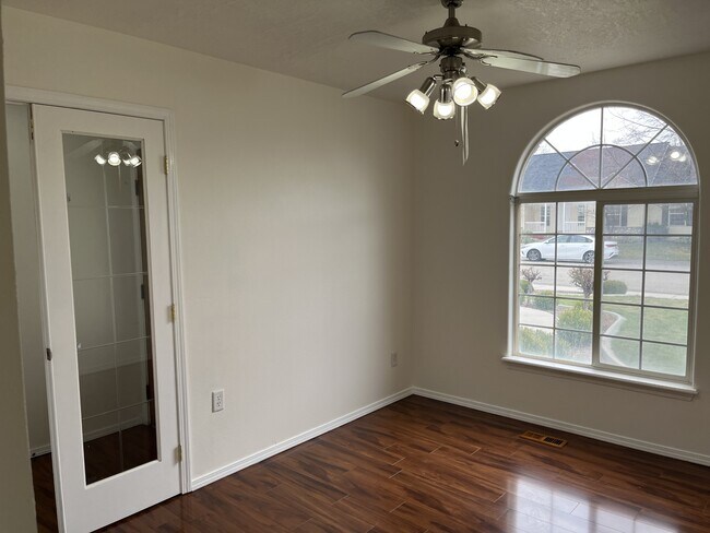 Building Photo - 2134 E Dworshak Dr