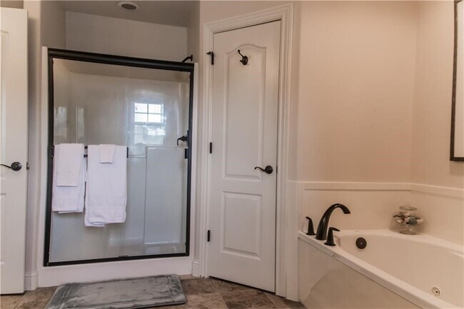 Building Photo - 608 SW 5th St