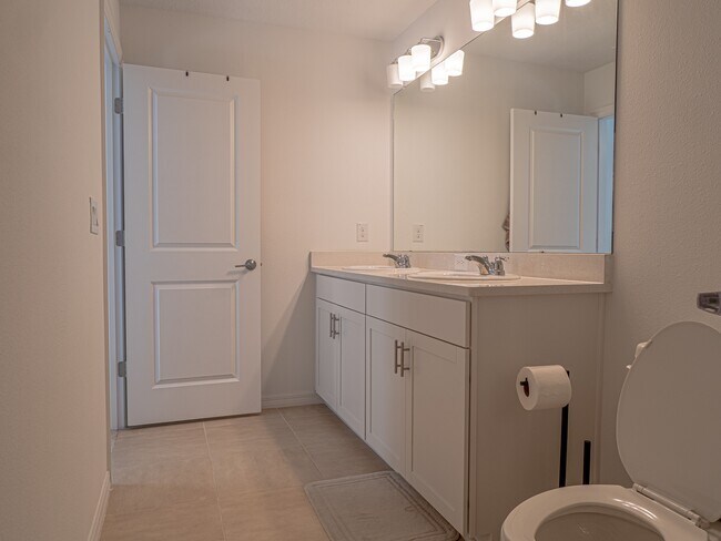 Building Photo - 2350 Paravane Wy