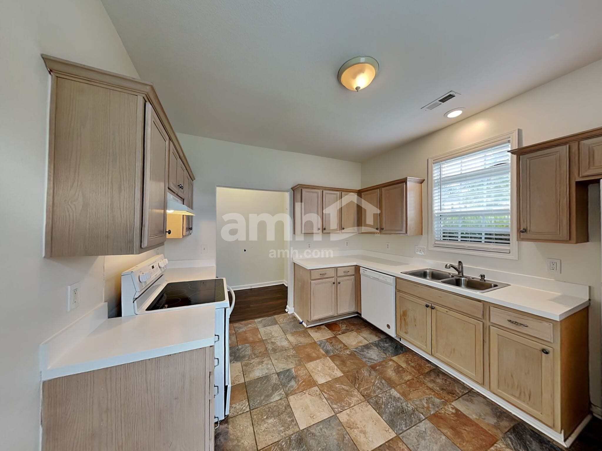 Building Photo - 117 Sawhorse Dr