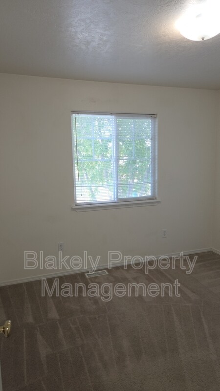 Building Photo - 3801 E Sutton Ave