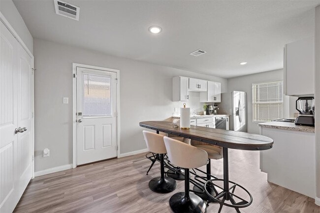 Building Photo - 2849 Golf Crest Dr