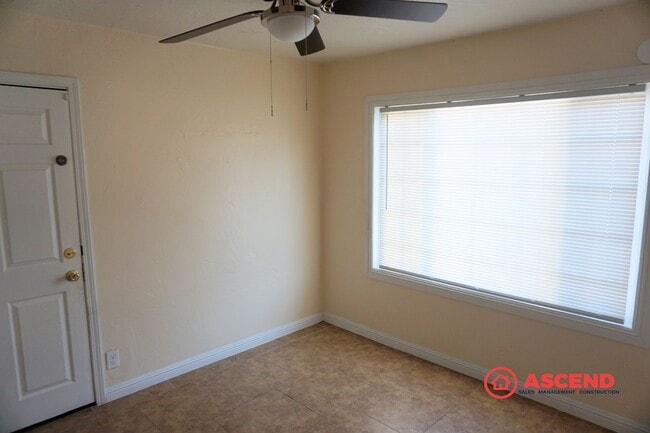 Building Photo - Home in Northeast Bakersfield