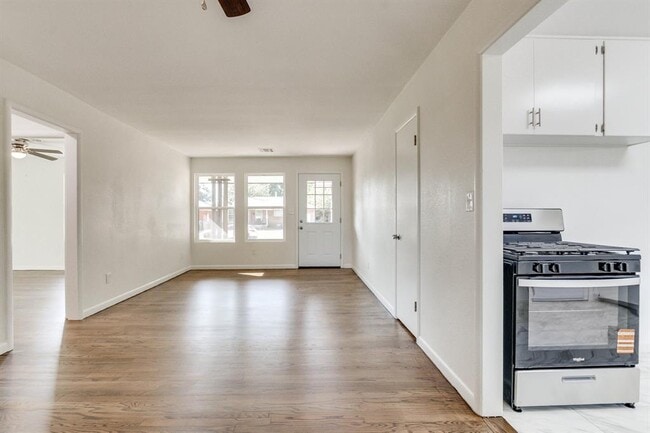 Building Photo - 2725 Texoma Dr