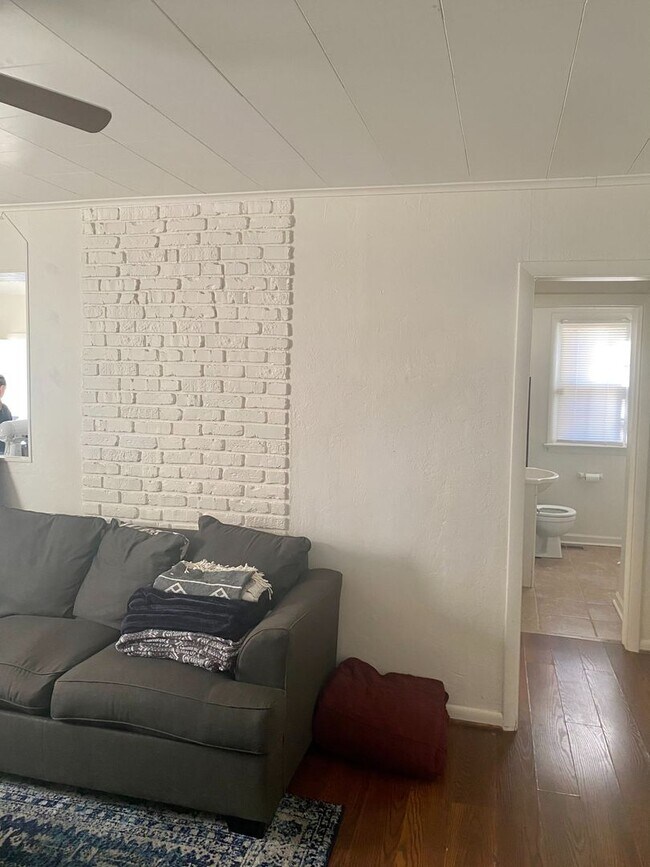 Building Photo - Cozy Cape Cod - Minutes to TBS (Quantico) over half an acre!