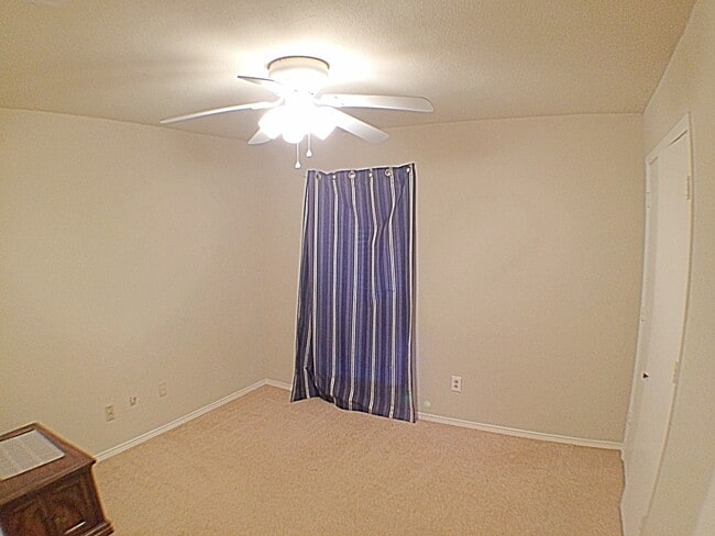 Building Photo - Charming 4 Bedroom 2.5 Bath Home In RISD!