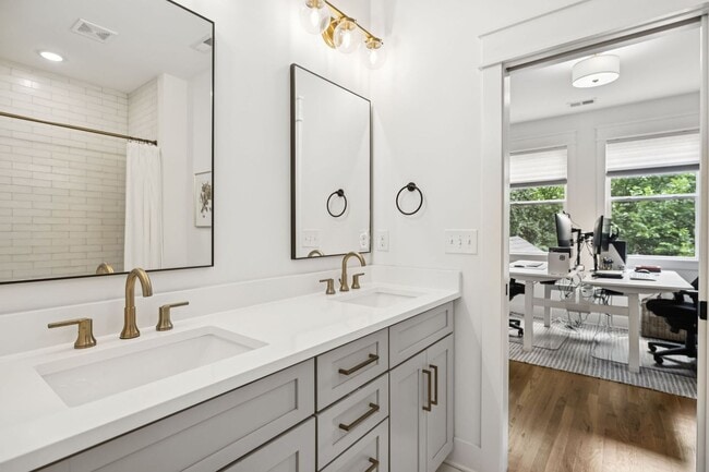 Building Photo - Great East Nashville house-close to 5 Points and Shelby Park