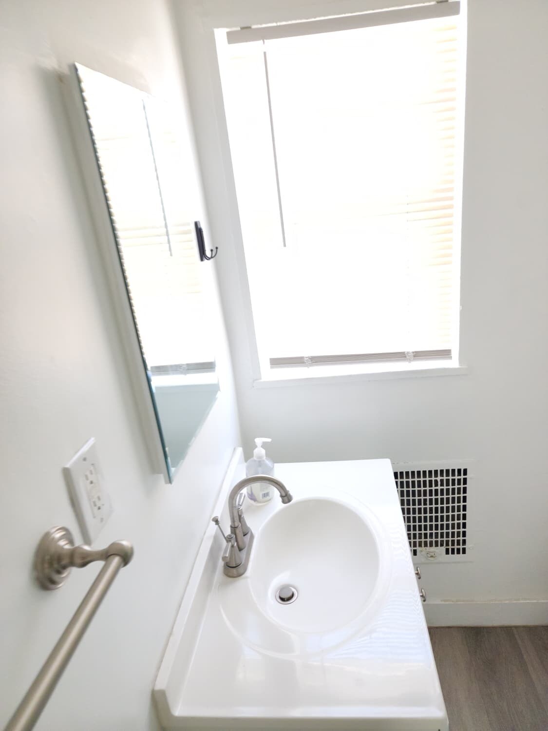 Building Photo - 4767 San Vicente Blvd