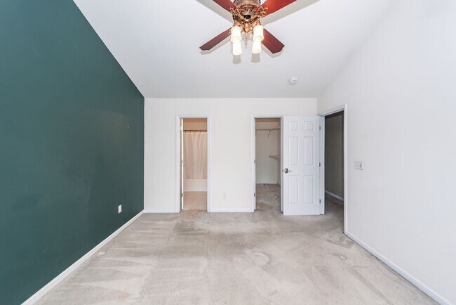 Building Photo - 3 Bedroom 3 Bath Townhome in Persimmon Hil...