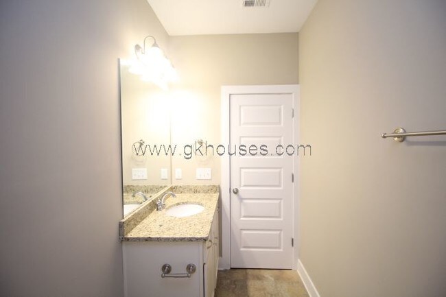 Building Photo - 5525 Park Side Rd