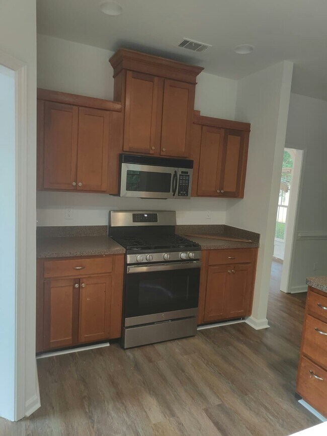 Building Photo - 6806 Lombard Ct