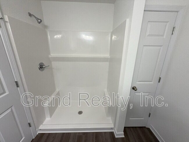 Building Photo - 5206 McCallister St