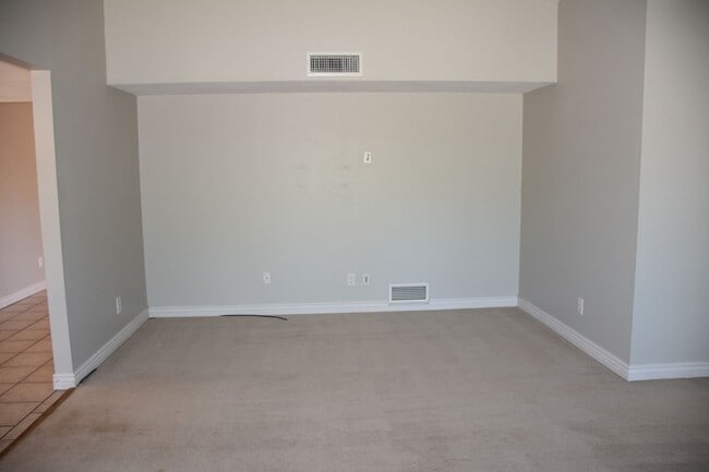 Building Photo - Great home in Mature Neighborhood