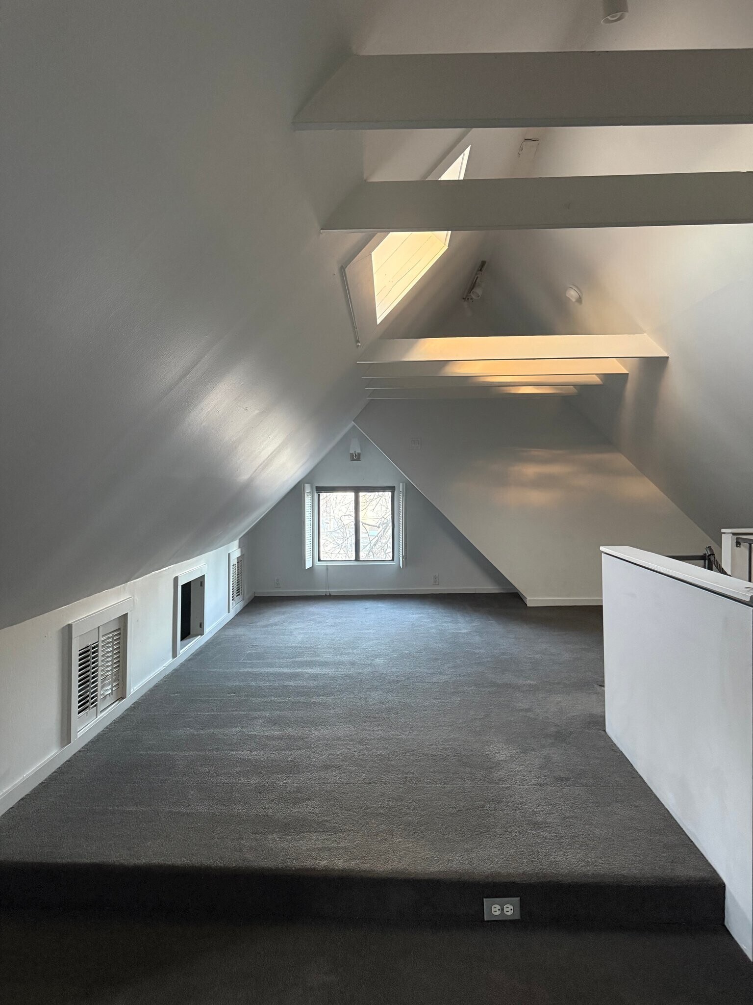 Building Photo - 500 N Washington St