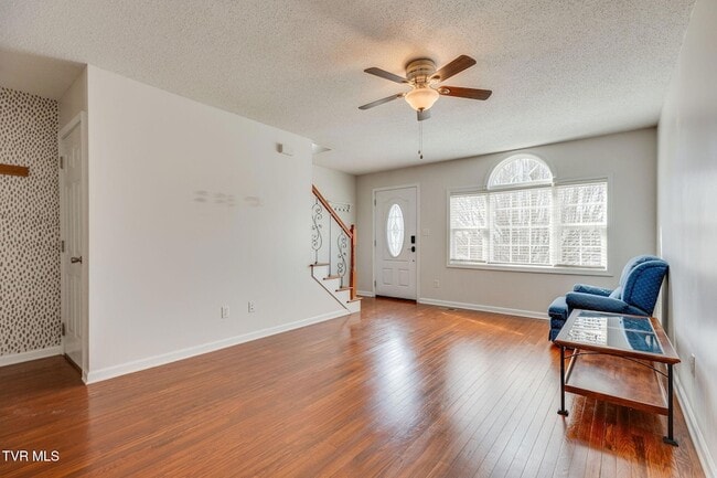 Building Photo - 119 Amanda Ln