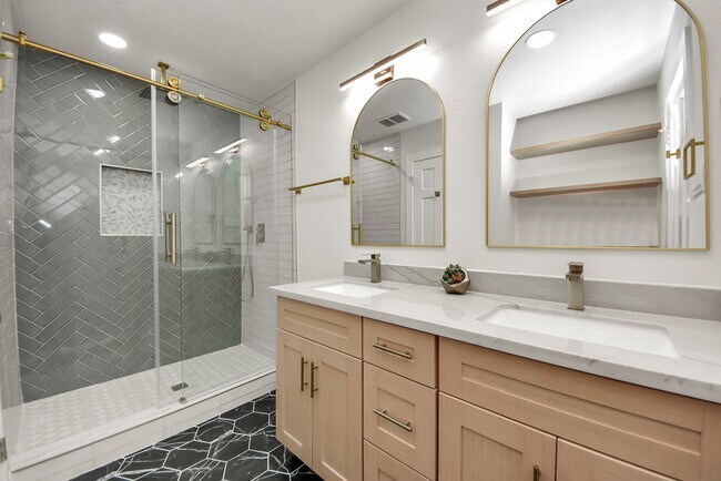 Building Photo - 26206 Maplewood Dr