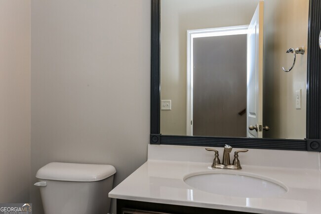 Building Photo - 32 Maple Grove Dr