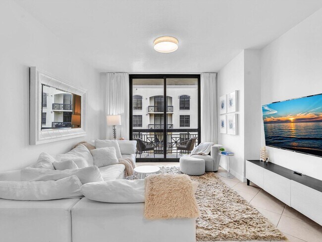 Building Photo - 801 S Olive Ave