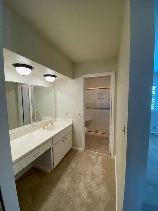 Building Photo - Beautiful Single Story Home Located in Ple...