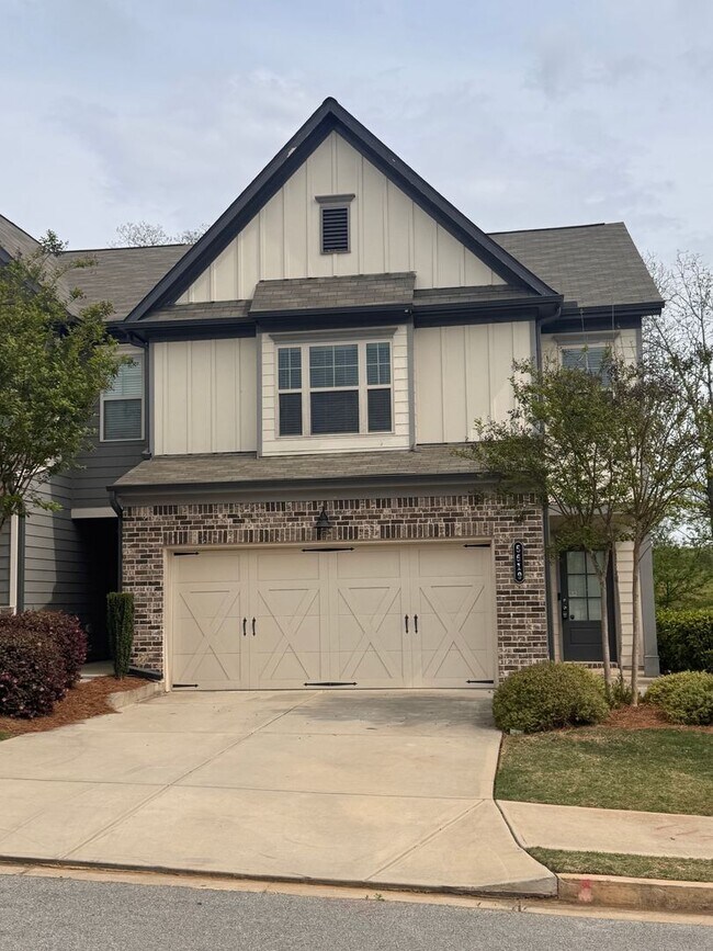 Building Photo - Spacious and Well-Appointed 3BR/2BA Home in Flowery Branch