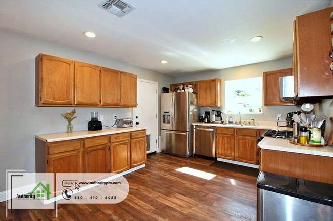 Building Photo - 1437 Mariposa Ct