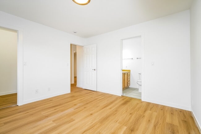 Building Photo - 3 bed 2 bath Home with Lake Views for Rent